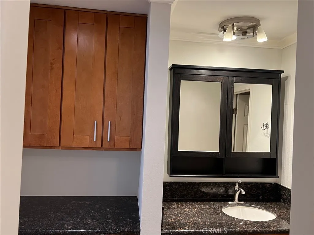 5257 Radford Avenue 107, Valley Village, California 91607 home-pic-18